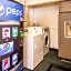 Econo Lodge Inn & Suites