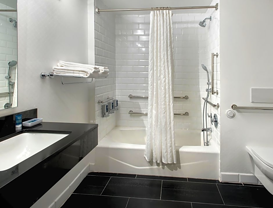 Four Points By Sheraton Manhattan Soho Village