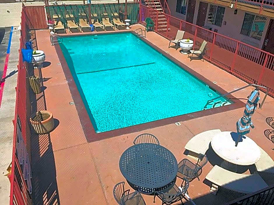 Park Avenue Inn & Suites