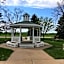 Grand Hinckley Inn