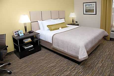 2 Bedroom Suite 1 King 1 Queen Non-Smoking