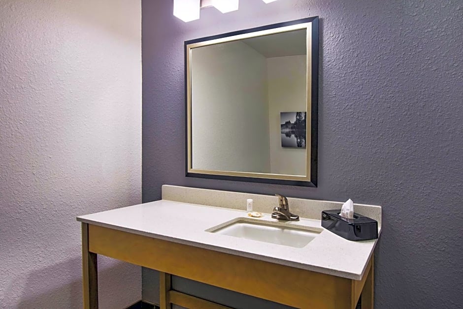 La Quinta Inn & Suites by Wyndham Morgantown
