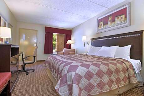 1 King Bed Mobility Accessible Room Smoking