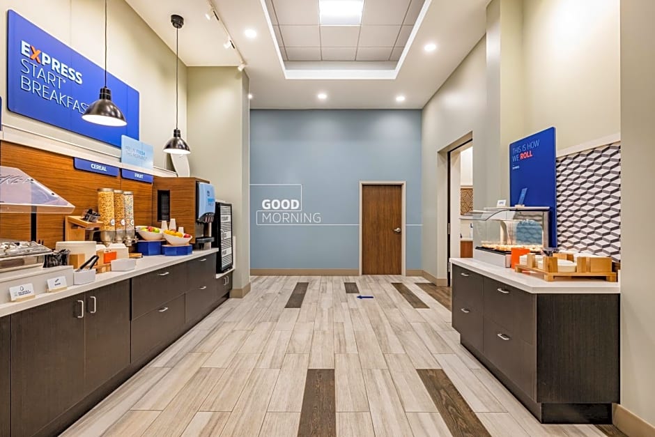 Holiday Inn Express & Suites - Lincoln Downtown , an IHG Hotel