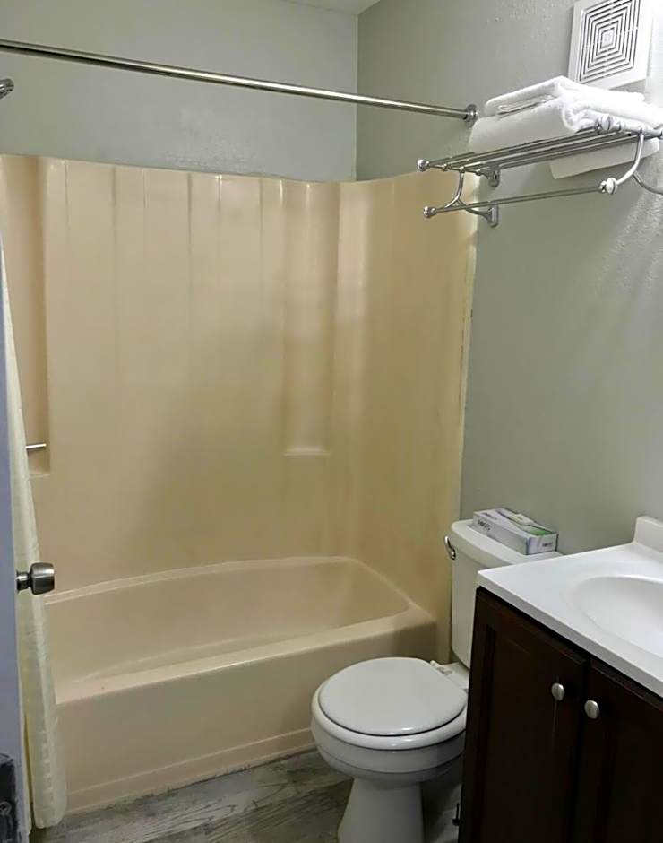 Palace Inn & Suites - Newport News/Jefferson Ave