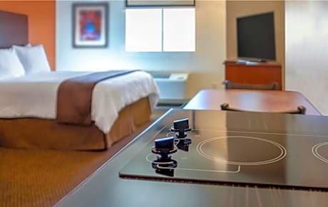 Queen Room - Hearing & Mobility Accessible - Roll In Shower