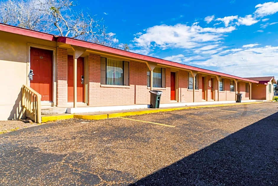 OYO Hotel Beeville -US 181