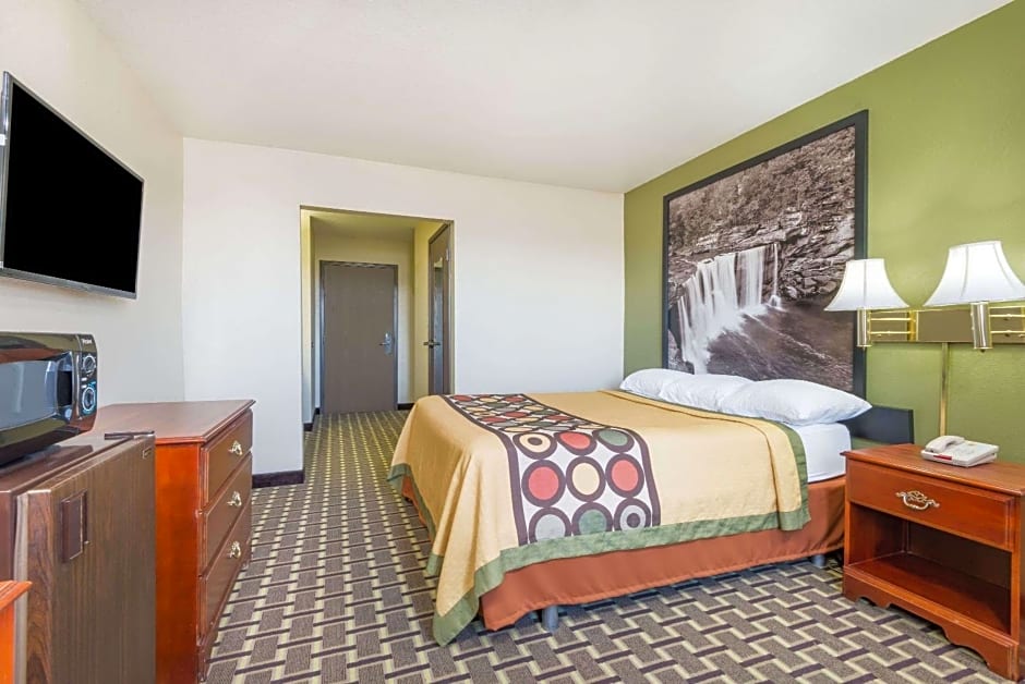 Super 8 by Wyndham Madison IN