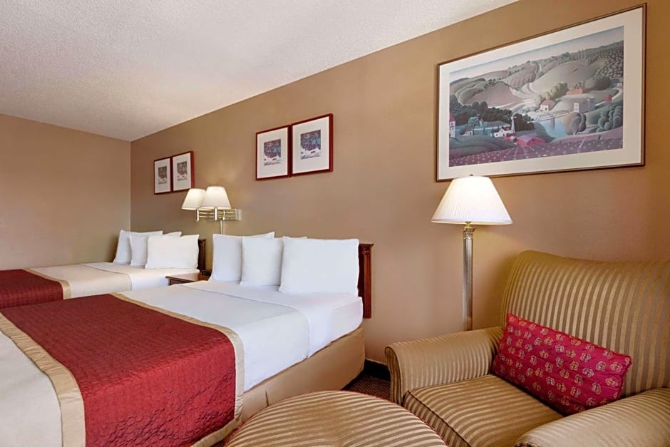 Travelodge by Wyndham Port of Tacoma WA