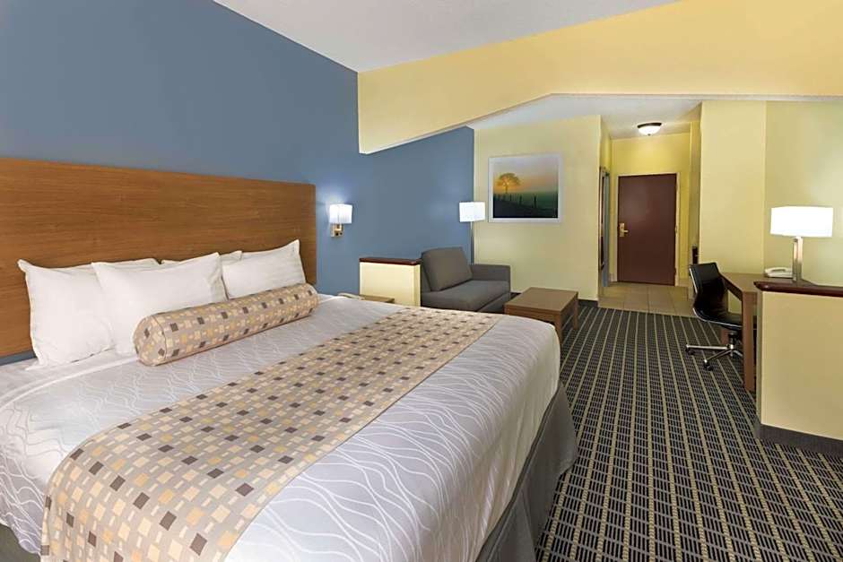 Days Inn & Suites by Wyndham Union City