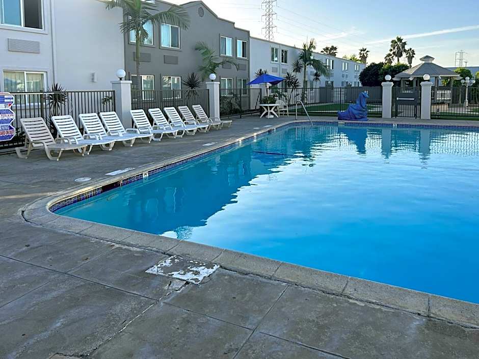Studio 6 Suites Carson, CA