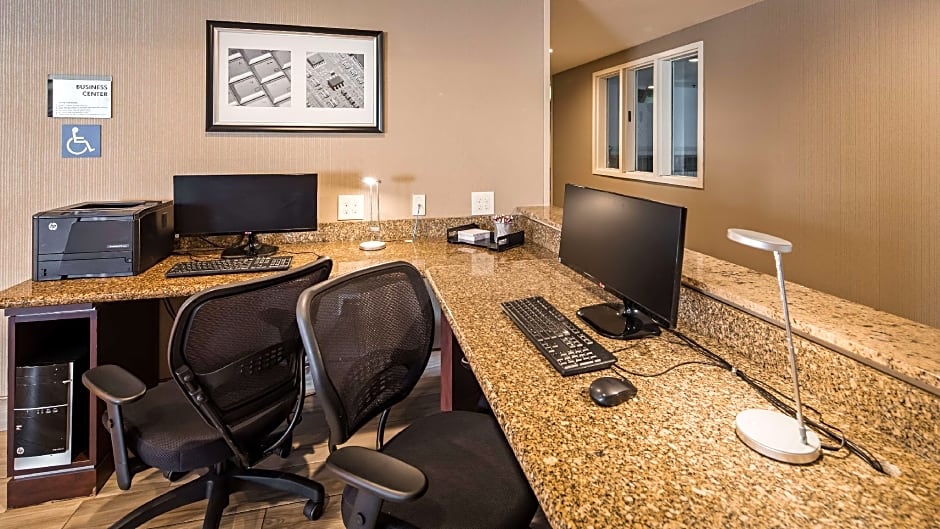 Best Western Plus Airport Inn And Suites
