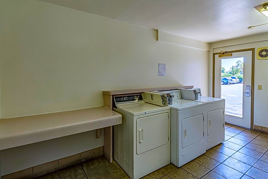 Motel 6-Fresno, CA - Yosemite Hwy