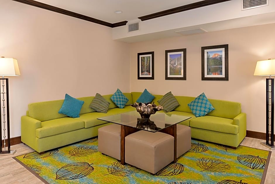 Holiday Inn Express Fresno River Park Highway 41