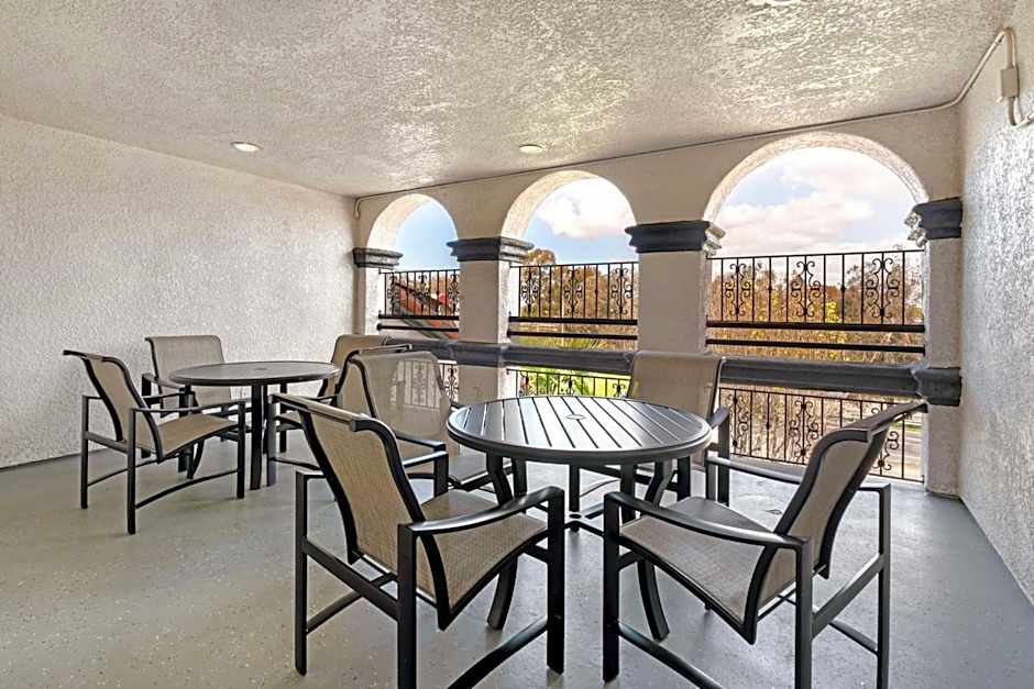Best Western Plus Newport Mesa Inn