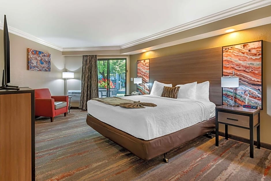 Best Western Plus Wine Country Inn & Suites