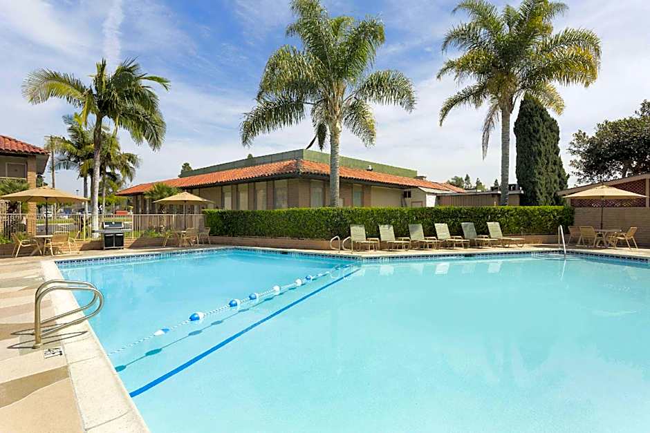 Travelodge by Wyndham Orange County Airport/ Costa Mesa