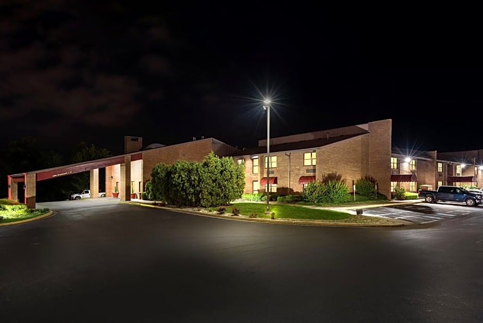 Red Roof Inn & Suites Lexington - Hamburg