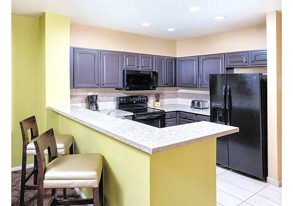 Deluxe 3-BR Condo - Lazy River Summer Fun - Special Offer Now!