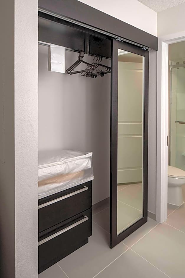 Sonesta ES Suites Fairfax Fair Lakes