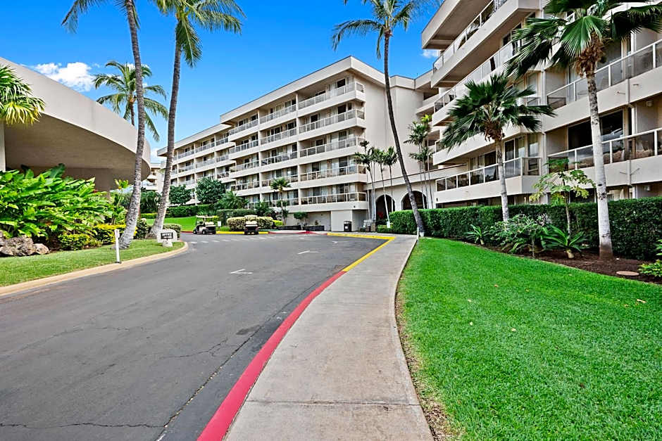 Prime Location! Walk to Beach, Shops & Dining!