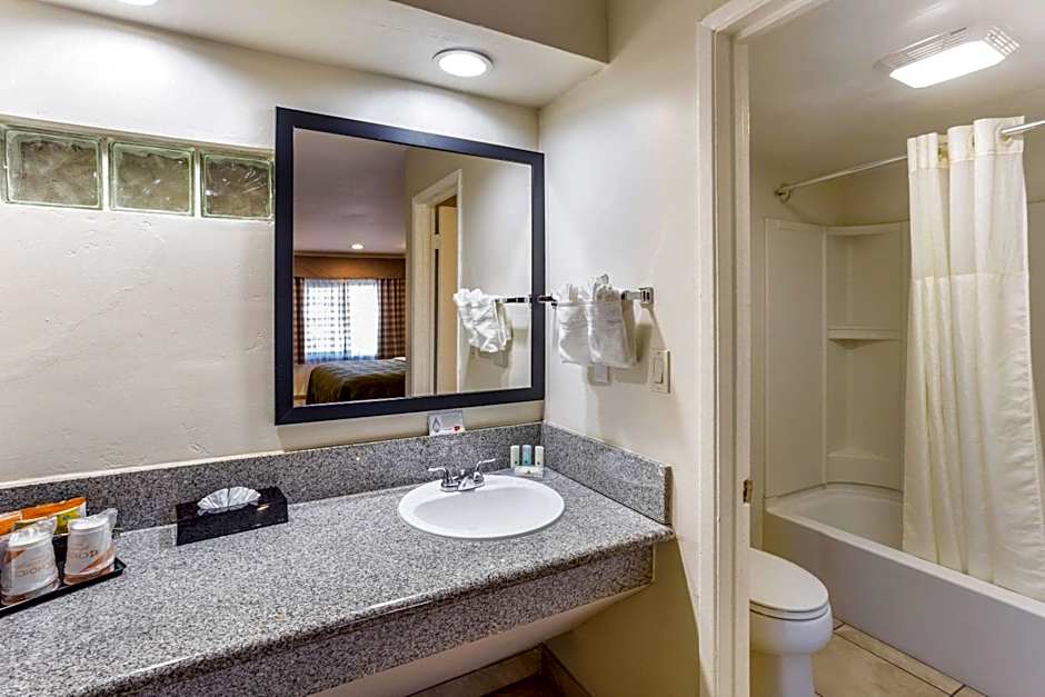 Quality Inn Escondido Downtown
