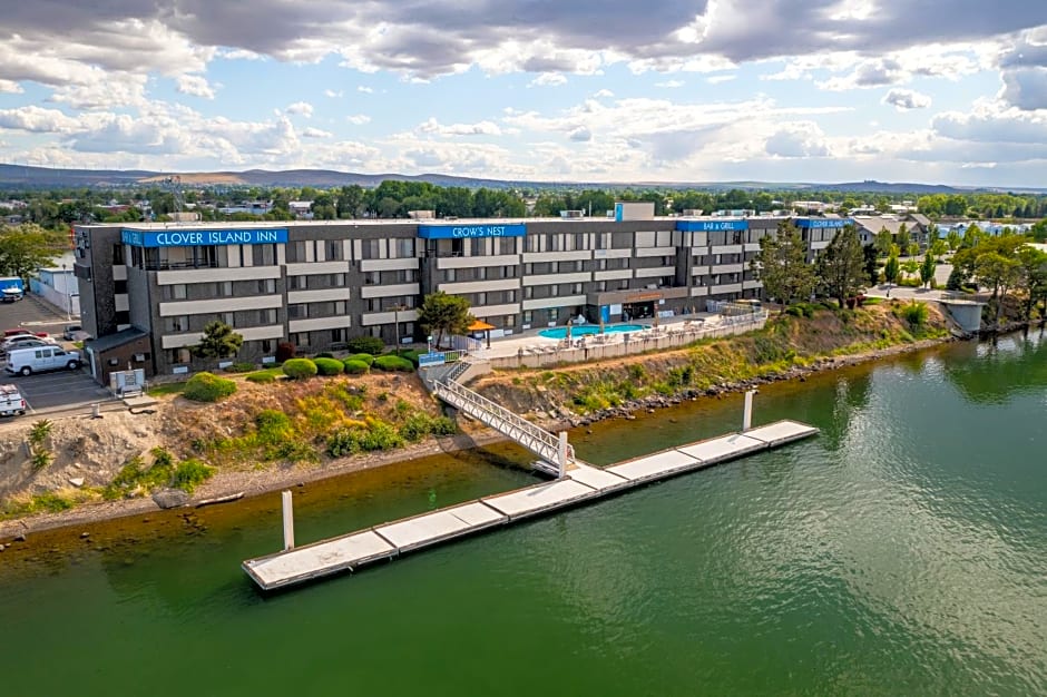 Clover Island Inn