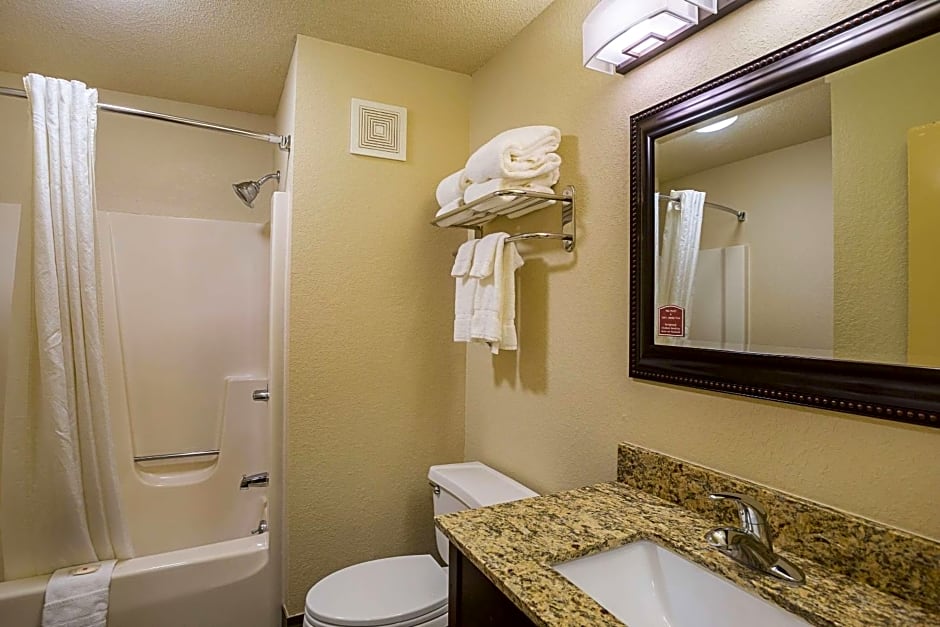 Clarion Inn & Suites Evansville
