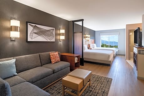 Queen Room with Two Queen Beds and Sofa Bed - High Floor