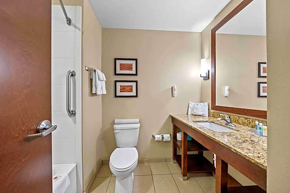 Comfort Inn & Suites West - Medical Center