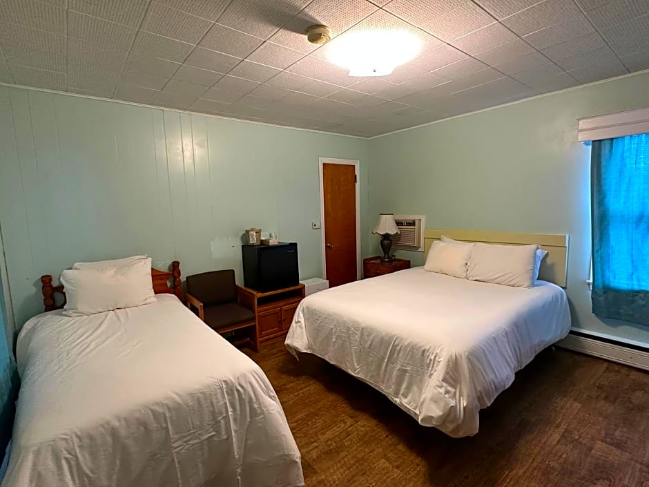 The Colonial Inn & Creamery