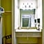 OYO Townhouse Clute Lake Jackson