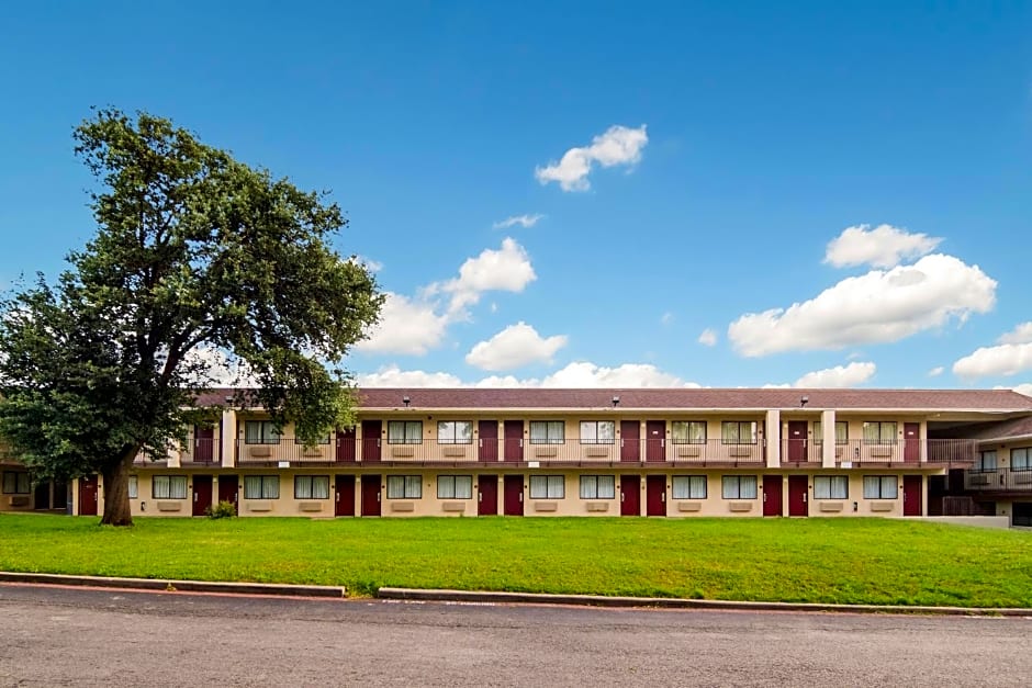 Red Roof Inn Fort Worth South - photo 4