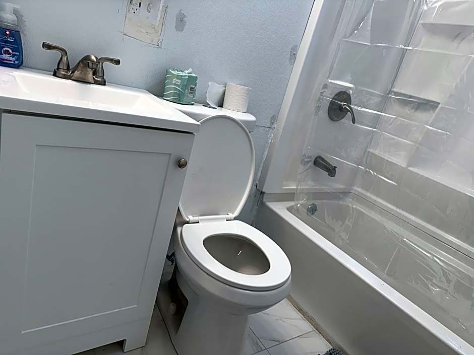 Divine Villa Guest House Harper Ave EWR AIRPORT PENN STATION NY NJ