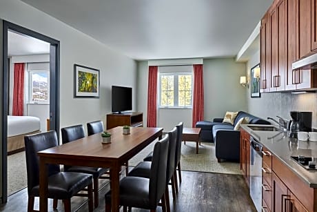 2 Bedroom Suite, Bedroom 1: 1 King, Bedroom 2: 1 King, Sofa Bed