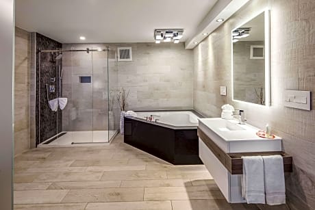 Suite King Size Bed