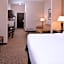 Holiday Inn Express & Suites Fairmont