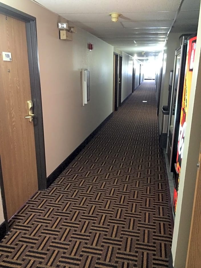 Super 8 by Wyndham Knoxville