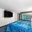 Hotel OPUS Bronx Near Bay Plaza Mall