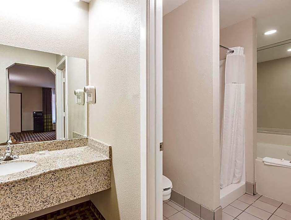 Super 8 by Wyndham Houston/NASA/Webster Area