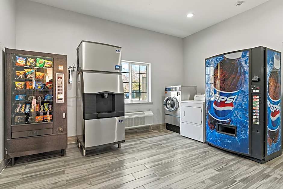 Paris Inn & Suites