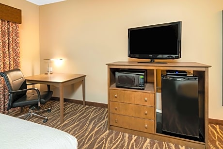 Accessible - 1 King Mobacc Bathtb Pillow Micrfg Nsmk Full Breakfast