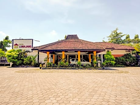 OYO 90250 Hotel Lumajang New