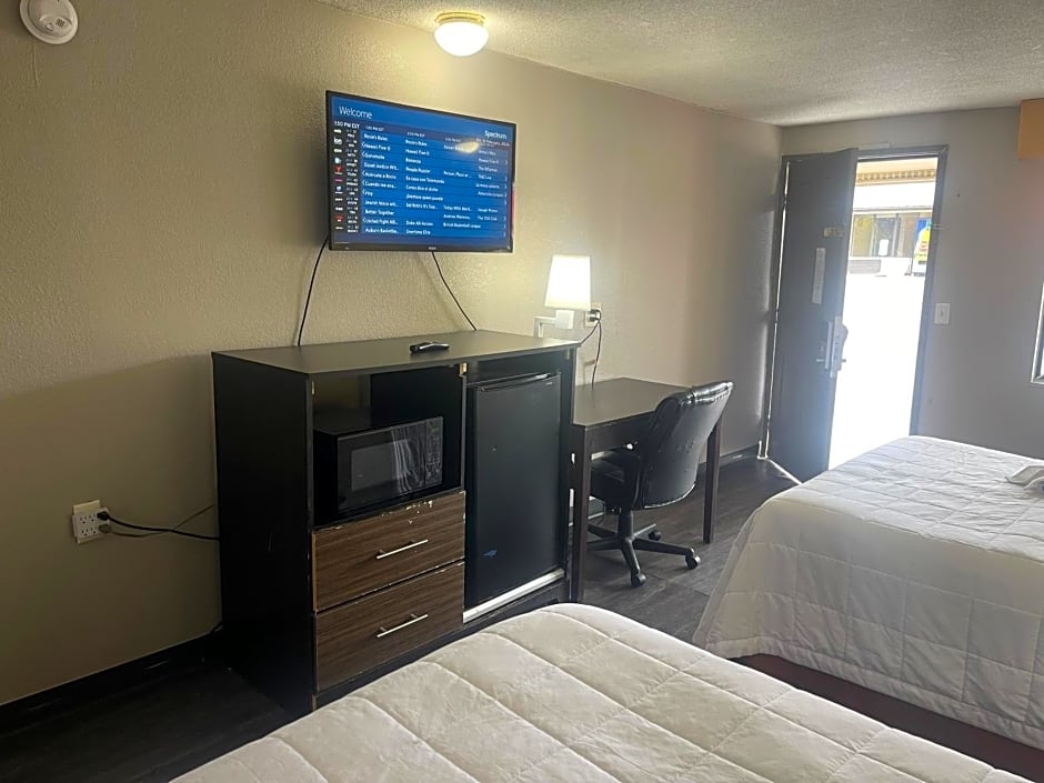 Super 8 by Wyndham Monroe