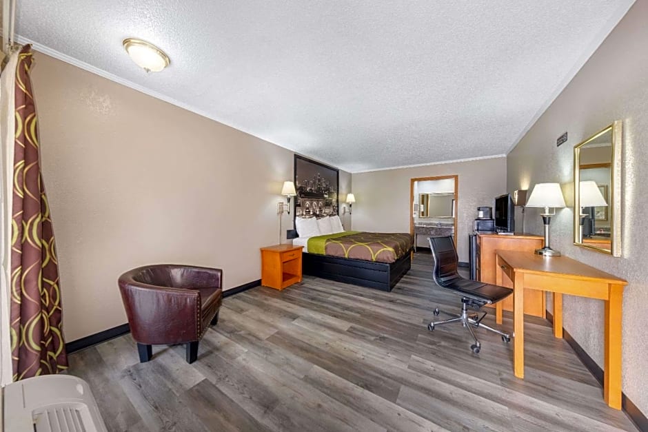 Super 8 by Wyndham Kansas City Airport North