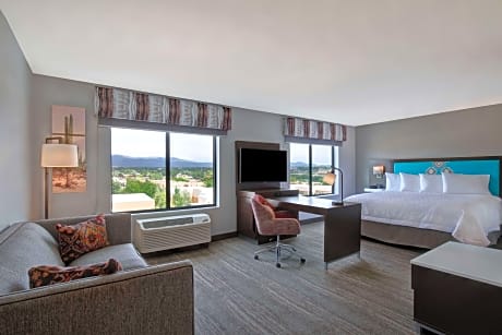 King Room with Adapted Tub - Mobility Accessible
