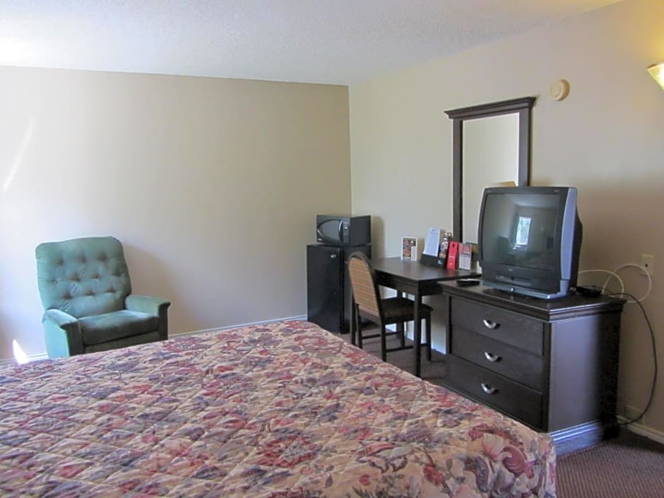 Super 8 by Wyndham Lubbock Civic Center North