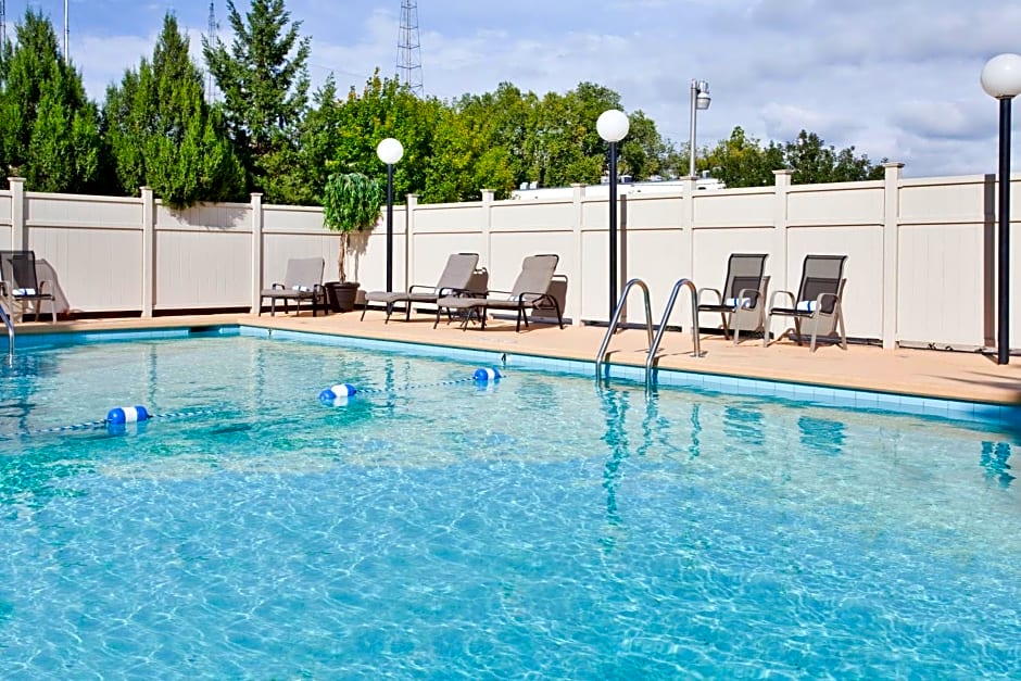 Holiday Inn At the Campus