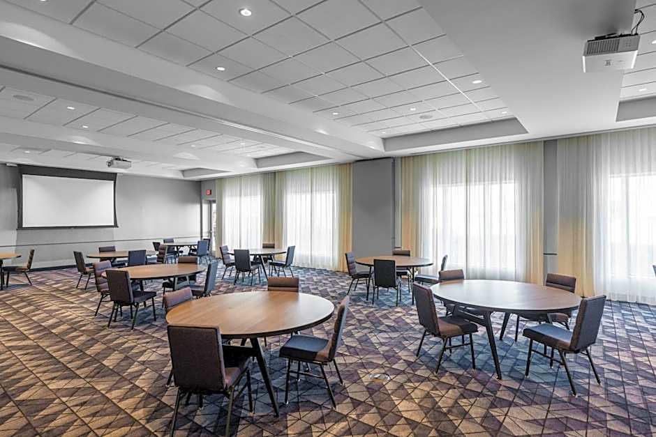 Courtyard by Marriott Indianapolis Fishers