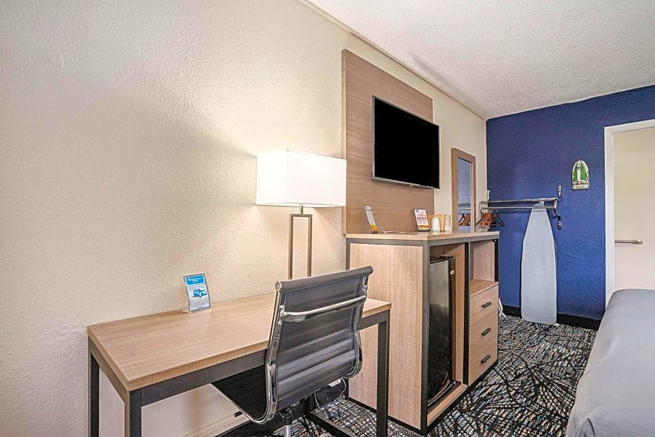 Rodeway Inn Grand Haven